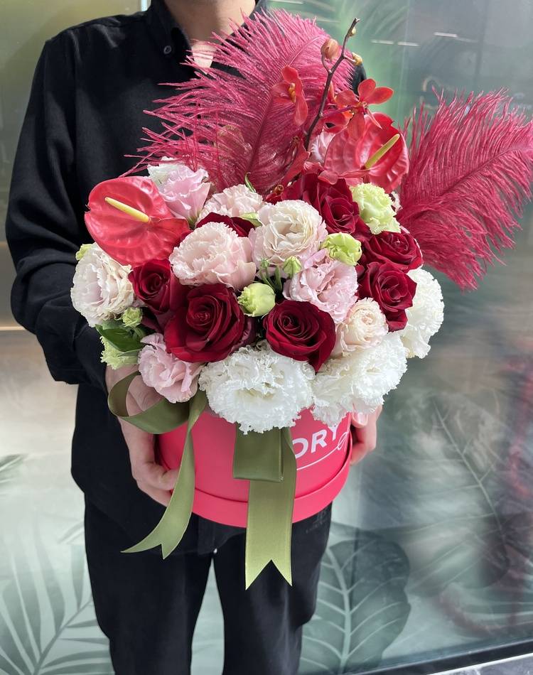 flowers in a box "Discreet Charm"