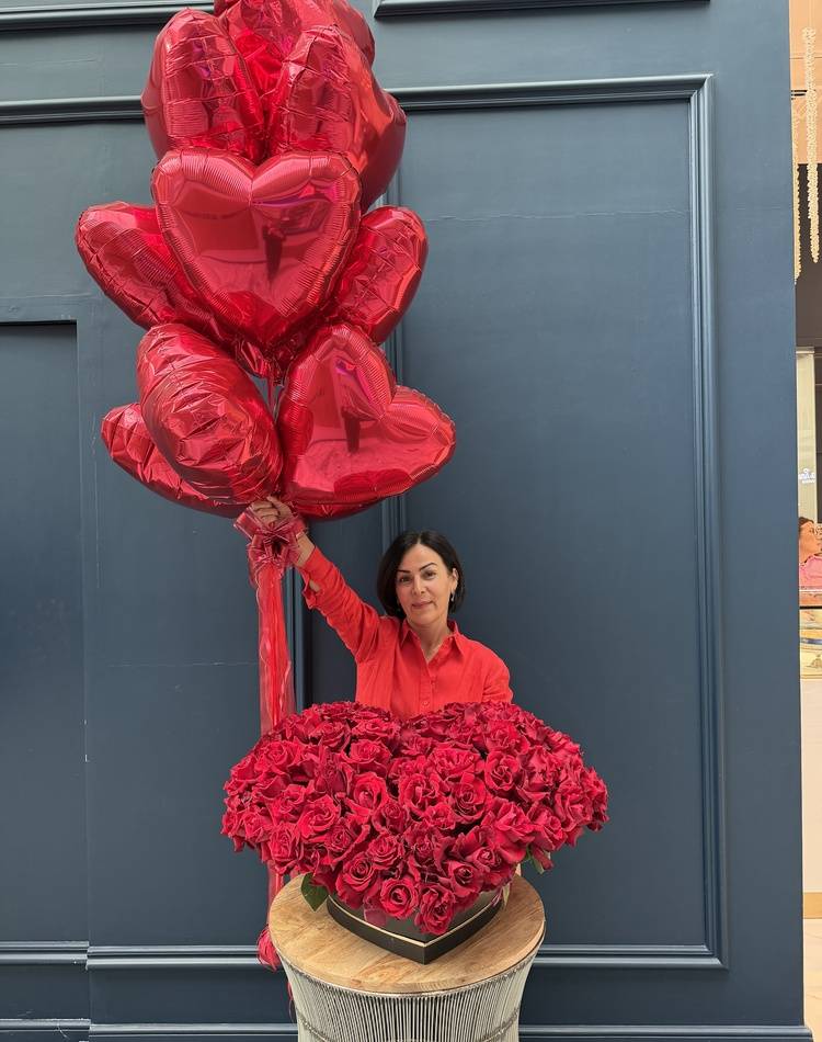 set of 90 red French roses+balloons