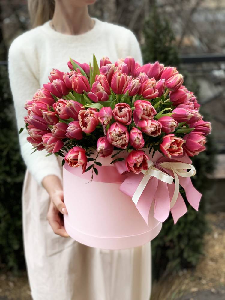 101 pink peony tulips in a hat box