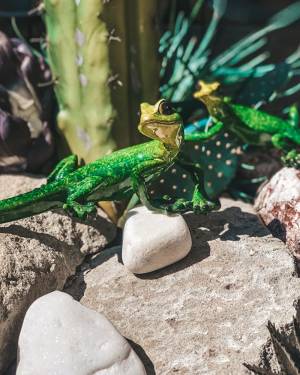 Statuette Lizard Charly green 25 cm - flowers delivery Dubai