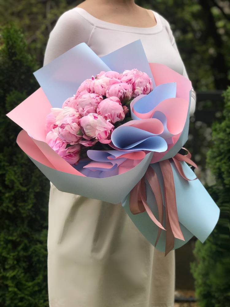 Bouquet of 19 pink peonies