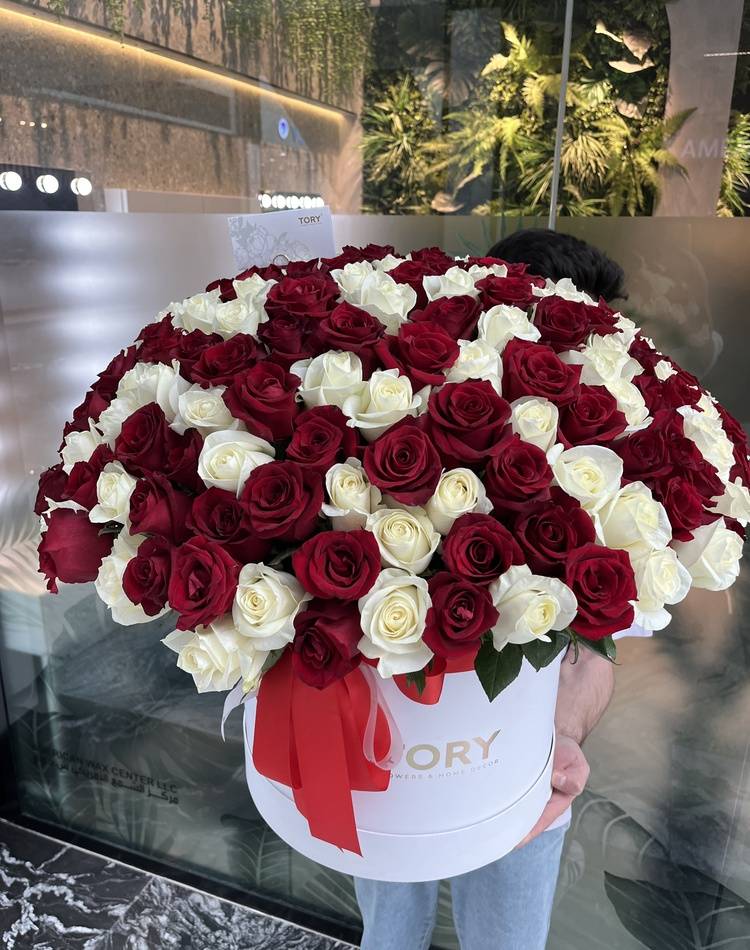 201 Roses Mix in a Hat Box