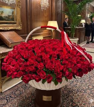 501 red roses in a basket - flowers delivery Dubai