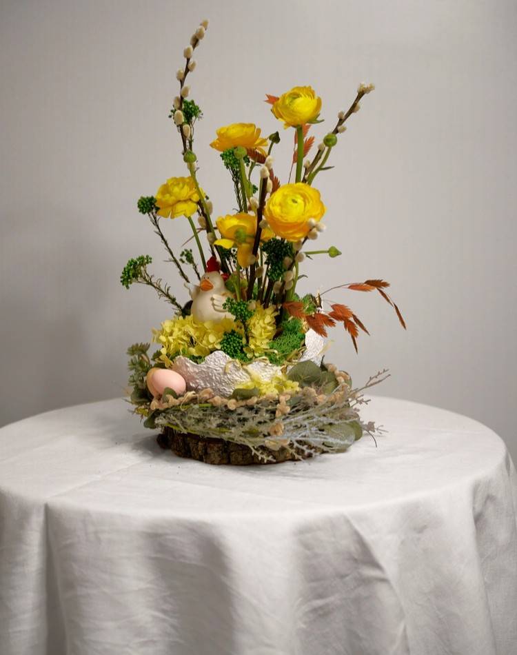 Easter composition "Egg miracle"