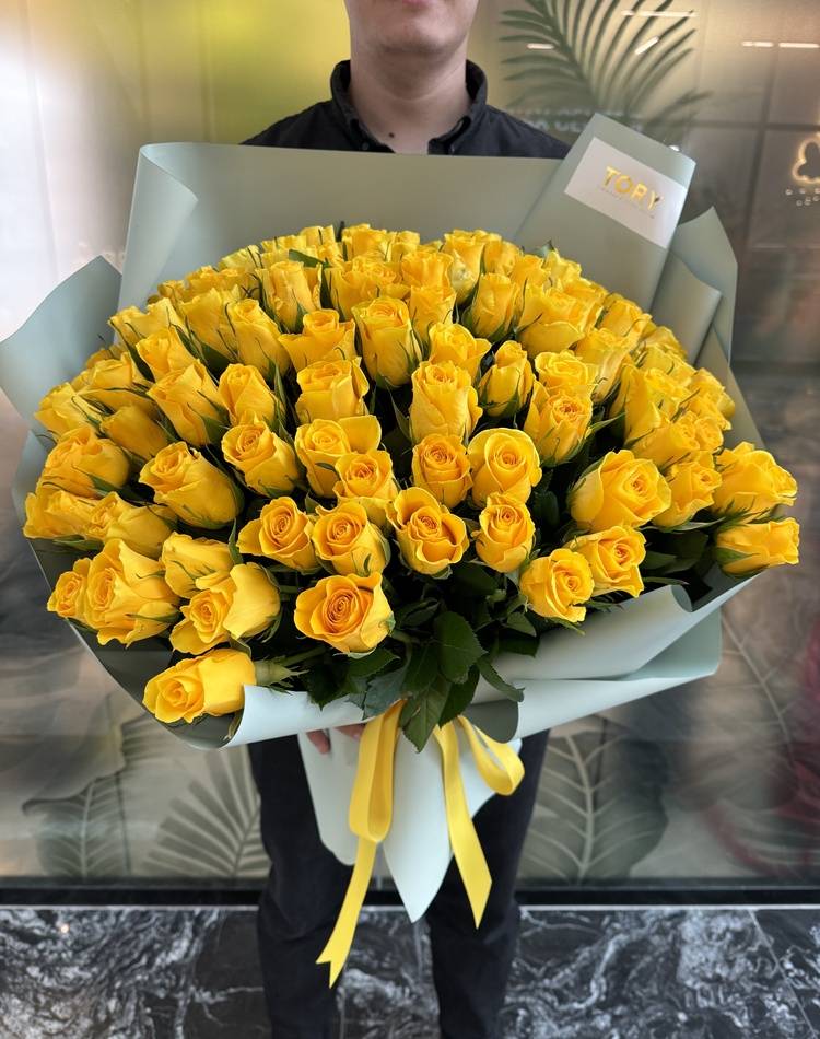 bouquet of 101 yellow roses