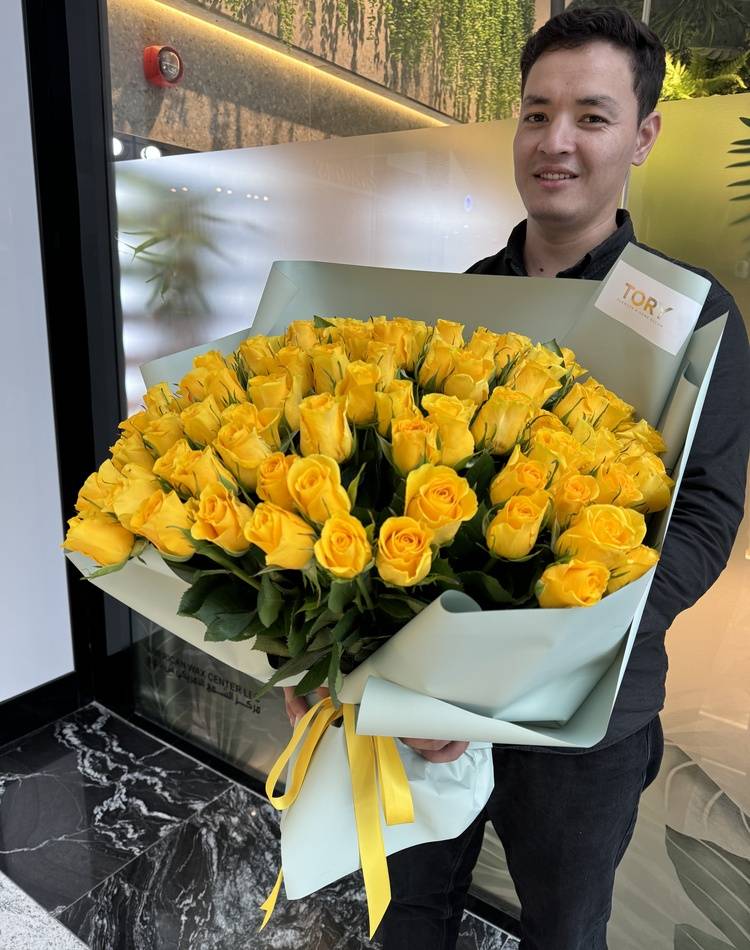 bouquet of 101 yellow roses