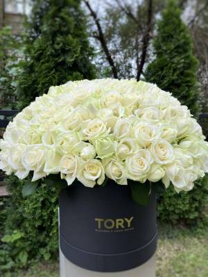 201 white rose in a box - flowers delivery Dubai