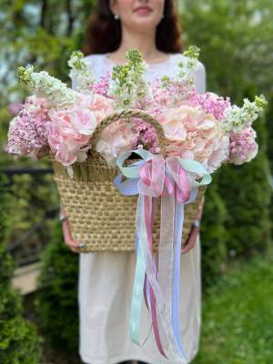 Feminine - flowers delivery Dubai