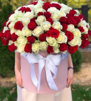 201 Roses Mix in a Hat Box - flowers delivery Dubai