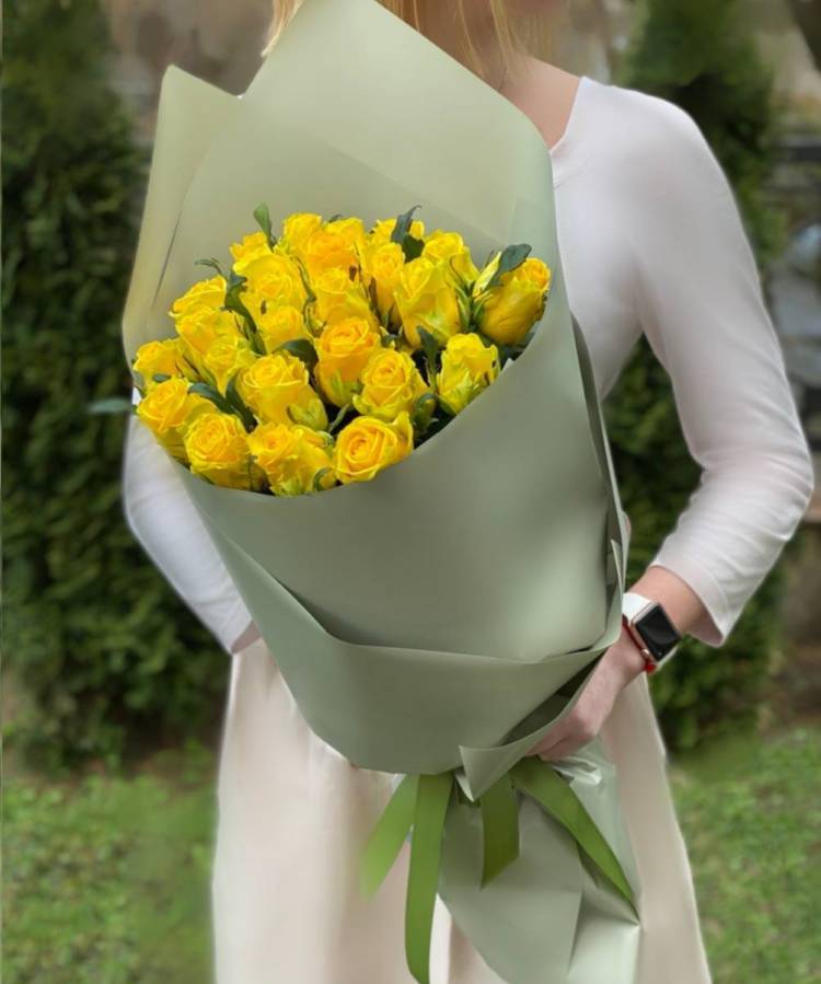 bouquet of 25 yellow roses in packaging