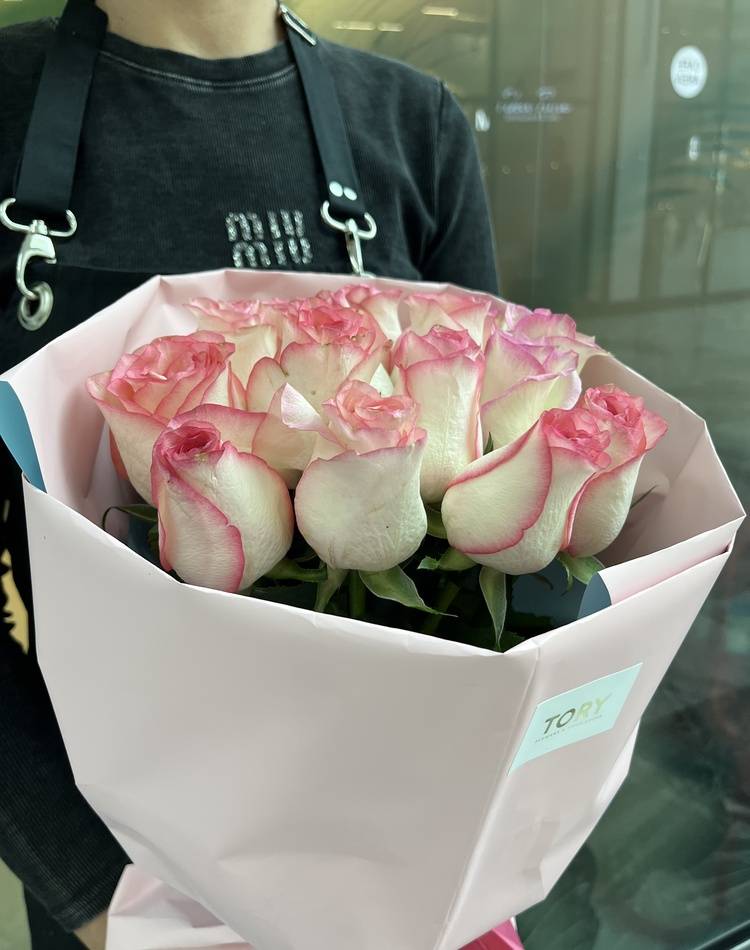 Bouquet of 15 Jumilia Roses