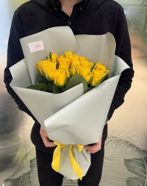 bouquet of 25 yellow roses in packaging - flowers delivery Dubai