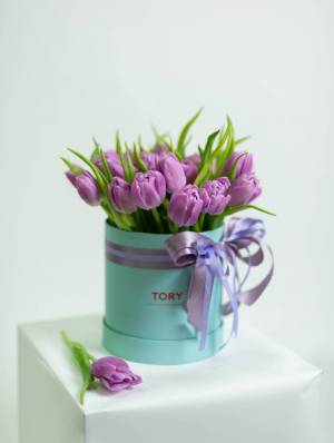 25 Purple Peony Tulips in a Hatbox - flowers delivery Dubai