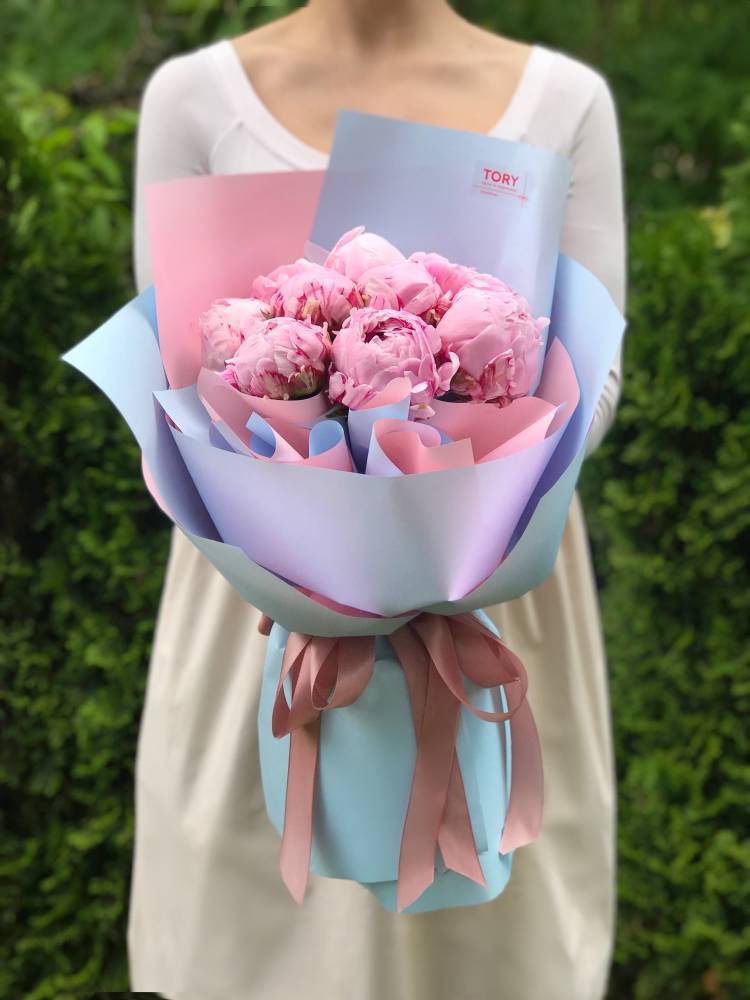 Bouquet of 9 pink peonies