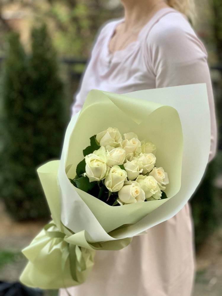 Bouquet of 11 White Roses