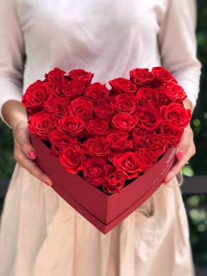 31 red roses in a heart-shaped box - flowers delivery Dubai