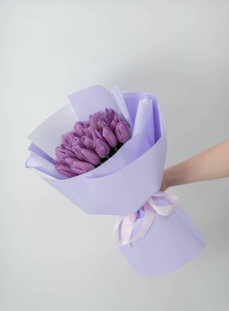 Bouquet of 25 purple tulips