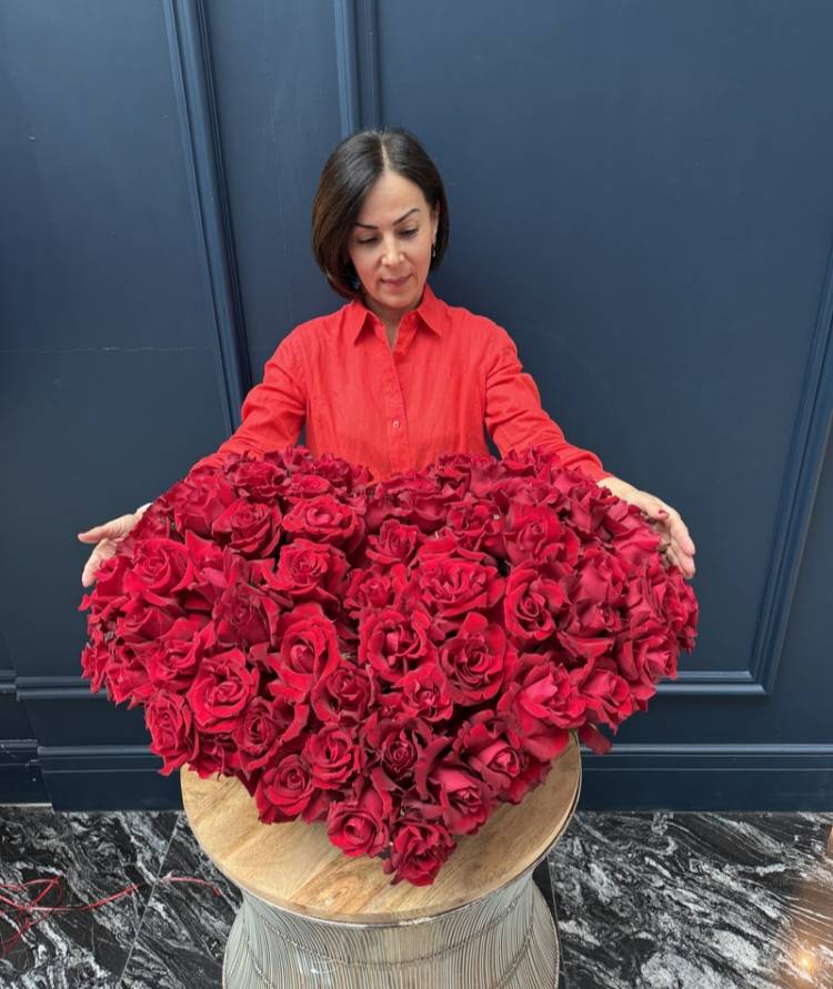 French roses in a heart-box 