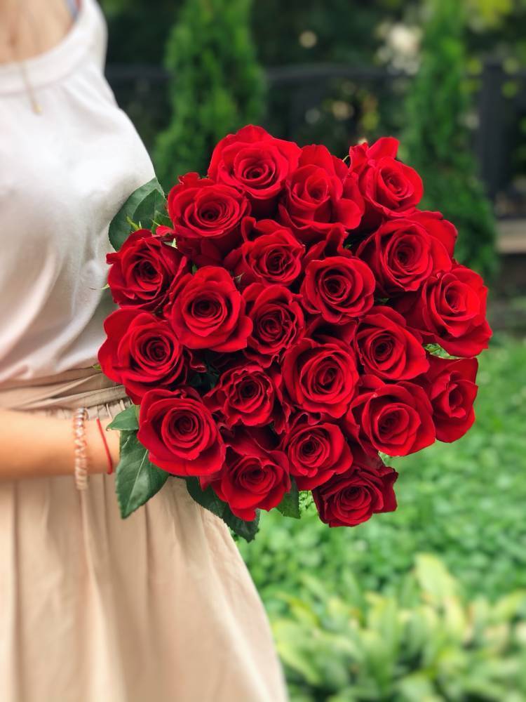 BOUQUET OF 21 IMPORTED RED ROSES 100 CM