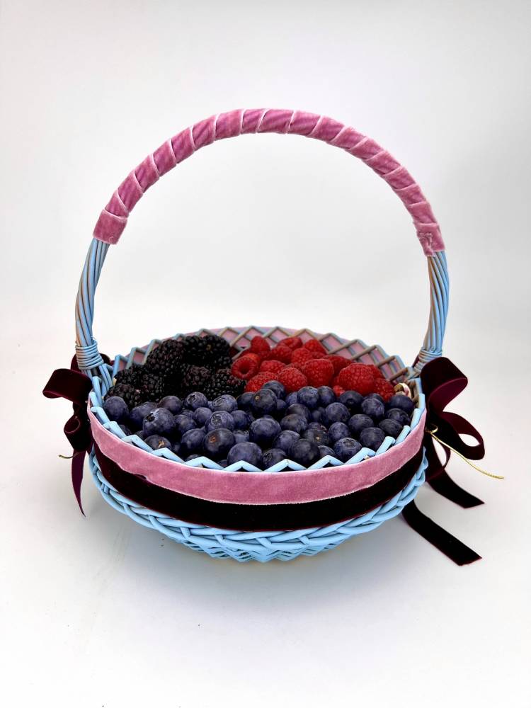 Fruit basket "Assorted berries"