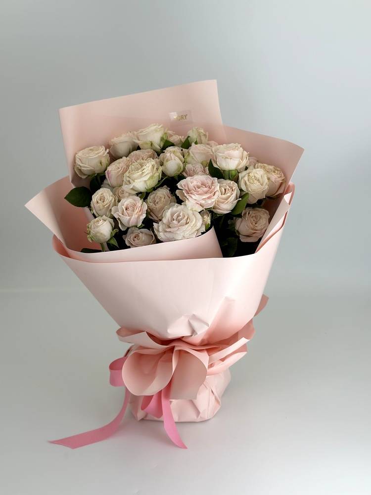 bouquet of 7 cream spray roses