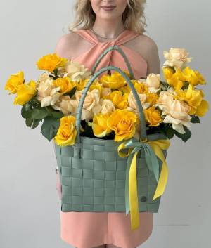 Розы в сумке «Нежность иллюзии» - flowers delivery Dubai