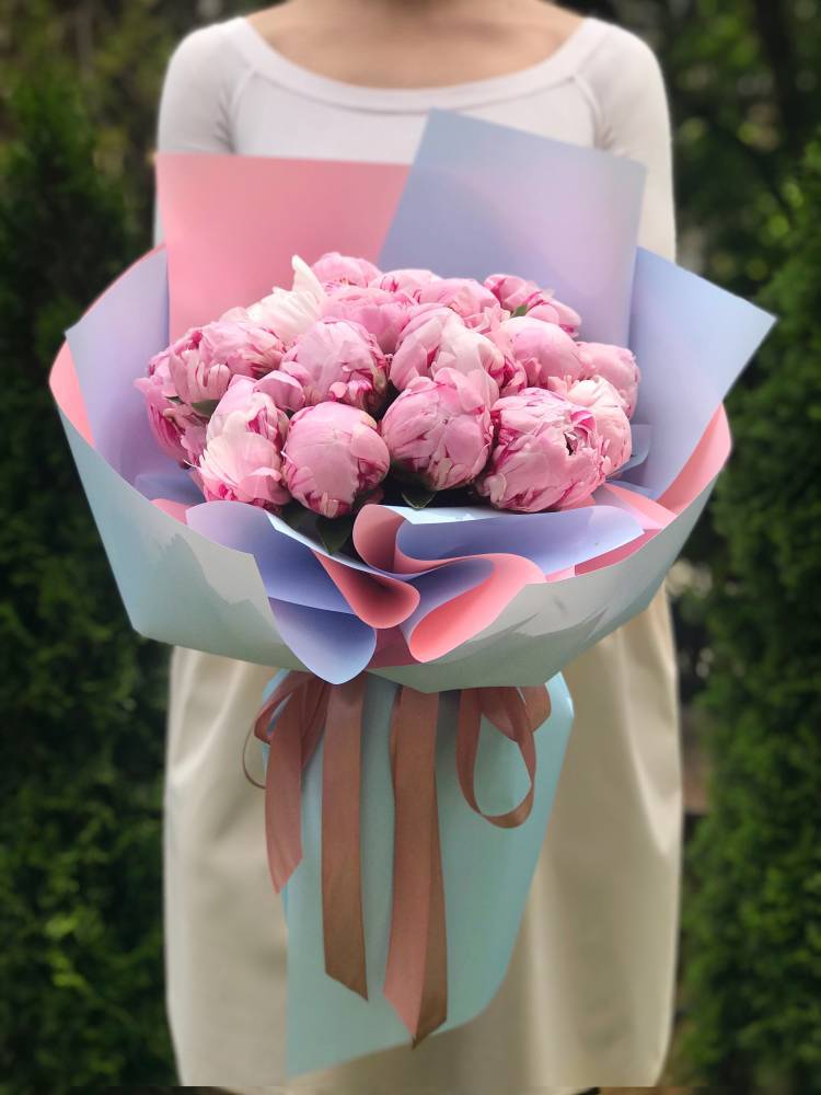 Bouquet of 19 pink peonies