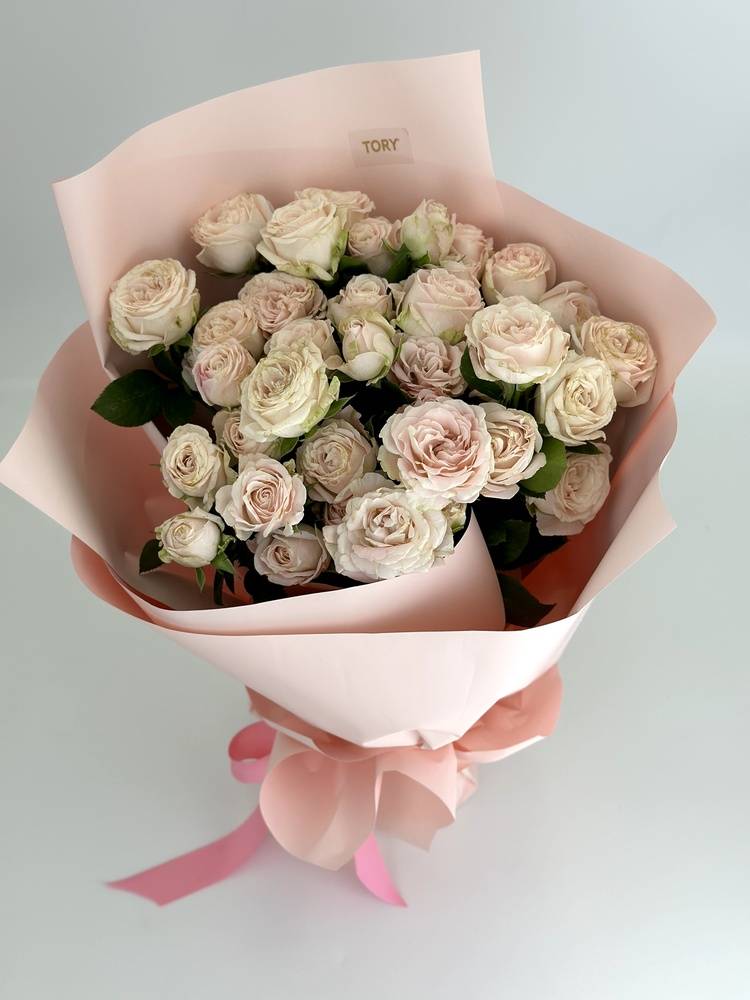 bouquet of 7 cream spray roses