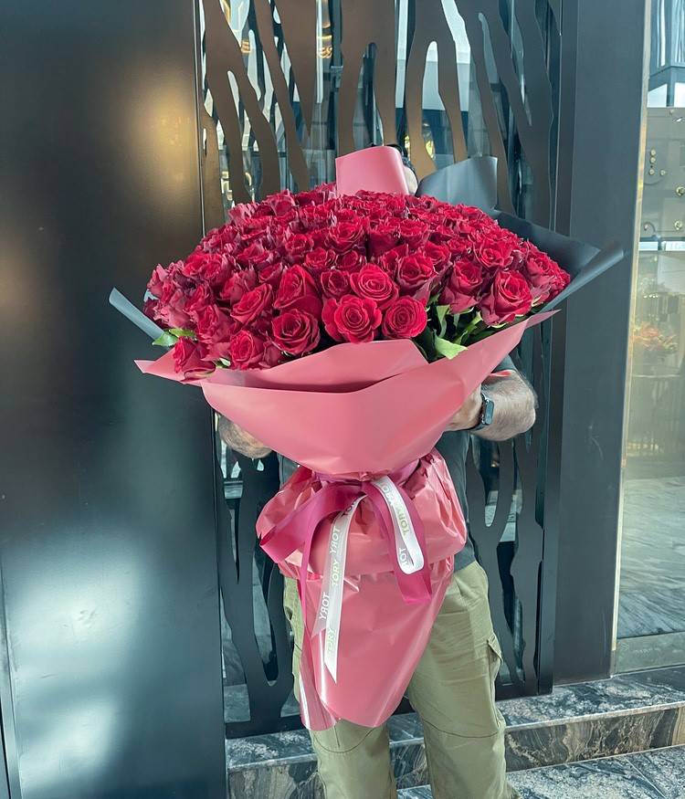 Bouquet of 200 red roses 