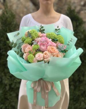 Falling in Love - flowers delivery Dubai
