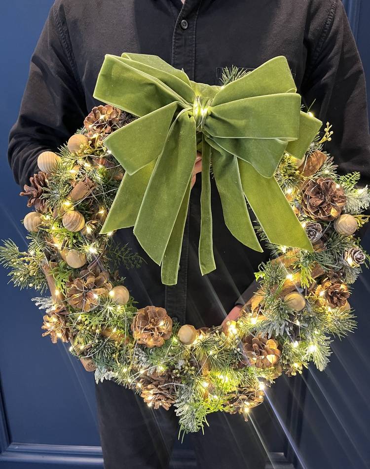 Christmas wreath with bow 