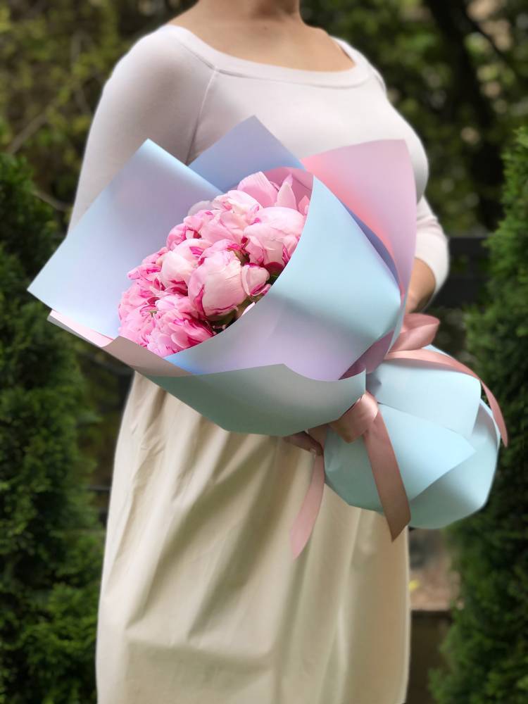 Bouquet of 11 pink peonies