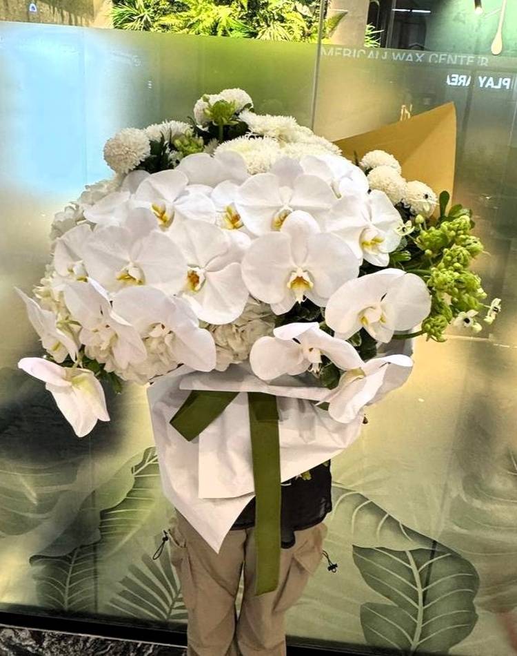 bouquet "Orchids for Laura"