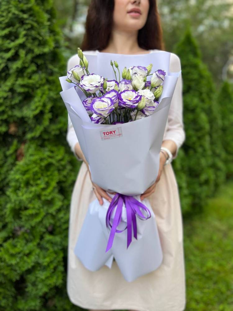 Bouquet of 5 white-violet eustomas