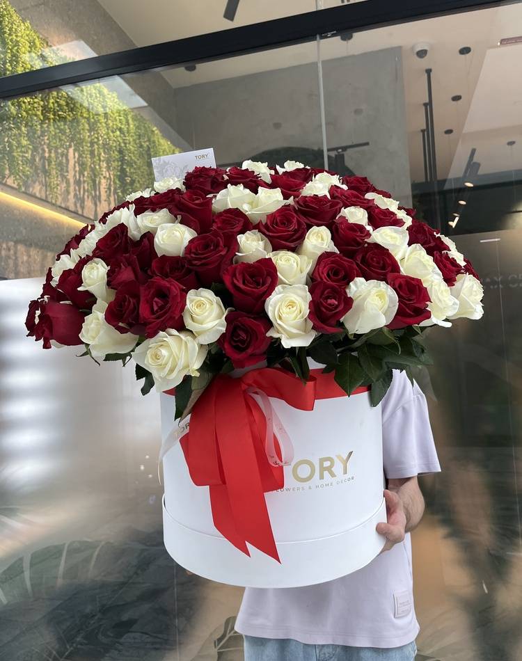 201 Roses Mix in a Hat Box