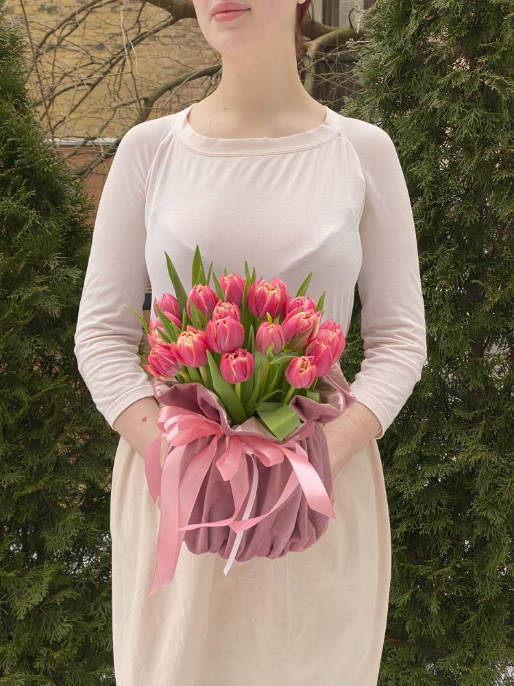 25 pink-purple peony tulips in velvet bag