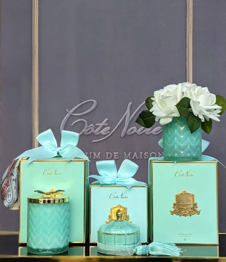 Scented CANDLE WITH SCARF - TIFFANY BLUE & GOLD - BUTTERFLY 450 g