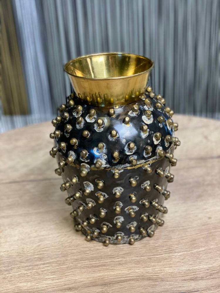 Vase "Rivets" black/gold