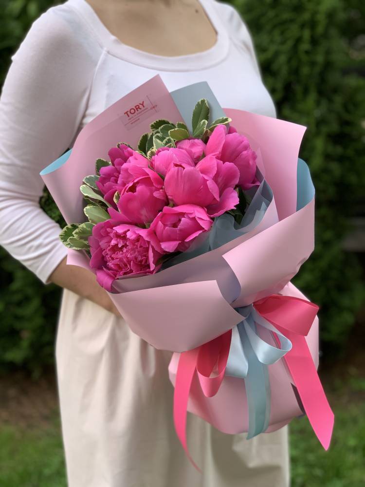 Bouquet of 9 pink peonies