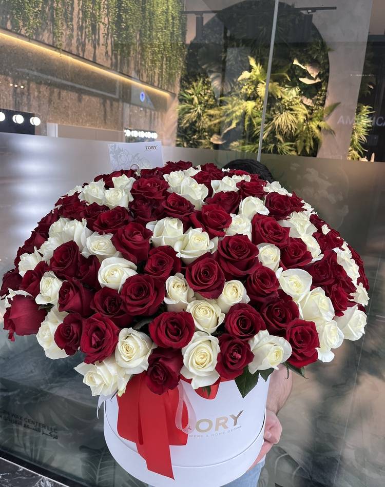 201 Roses Mix in a Hat Box