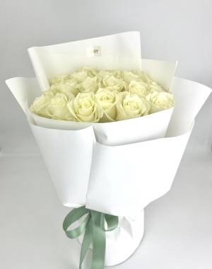 Bouquet of 21 white roses - flowers delivery Dubai