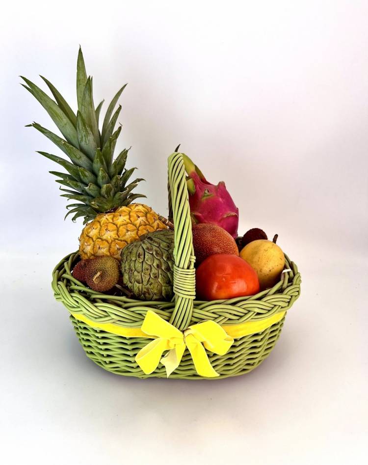 Fruit basket "Bright taste"