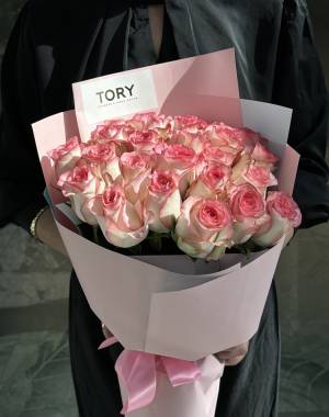 Bouquet of 25 Jumilia Roses in Packaging - flowers delivery Dubai