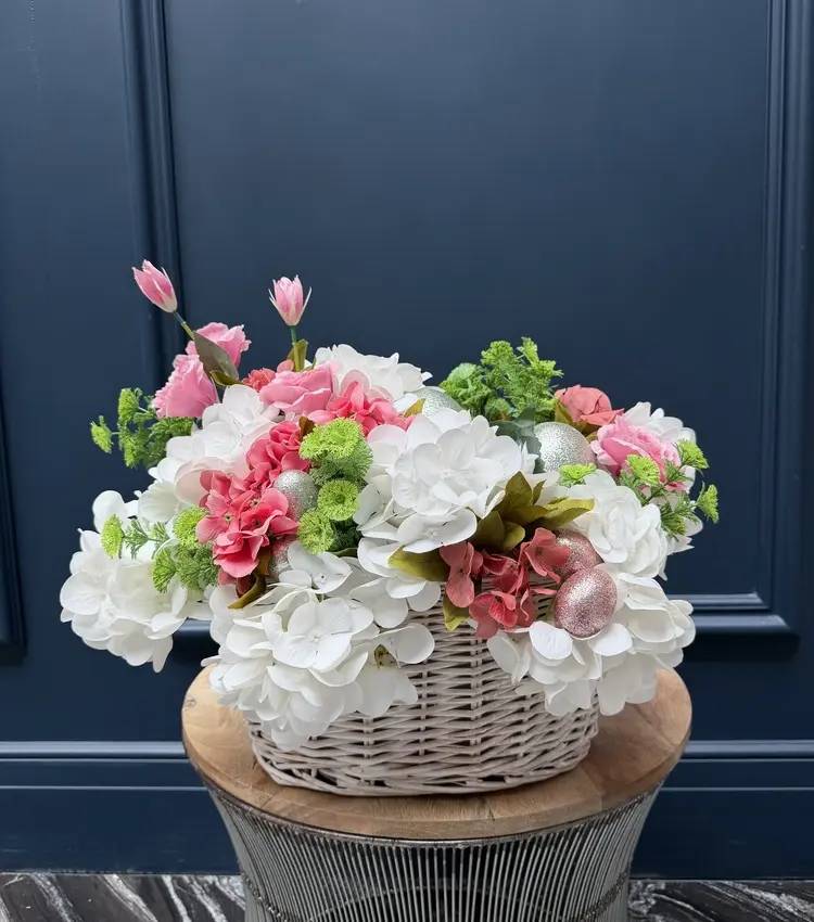 Easter composition "Flowers and Miracles"