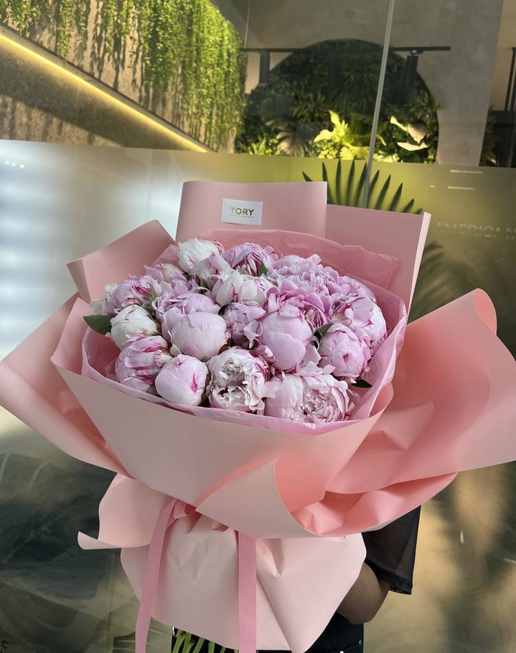 Bouquet of 25 pink peonies