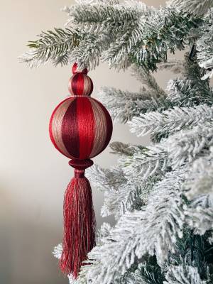 Christmas ball red/pink with tassel, 10 cm - flowers delivery Dubai