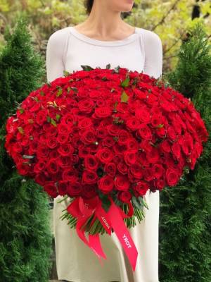 300 красных роз букет - flowers delivery Dubai