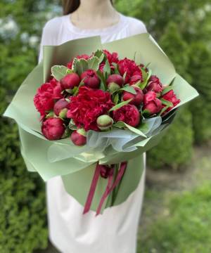 Bouquet of 31 burgundy peonies - flowers delivery Dubai