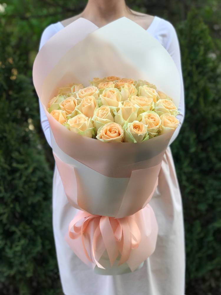 Bouquet of 25 peach Roses in packaging