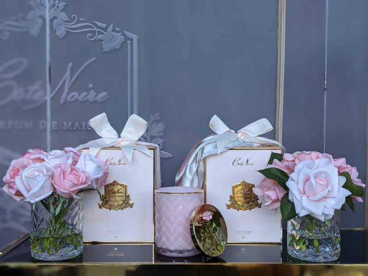 Flowers in a vase Herringbone Flower CLEAR  Mixed Pink Roses in Pink Box